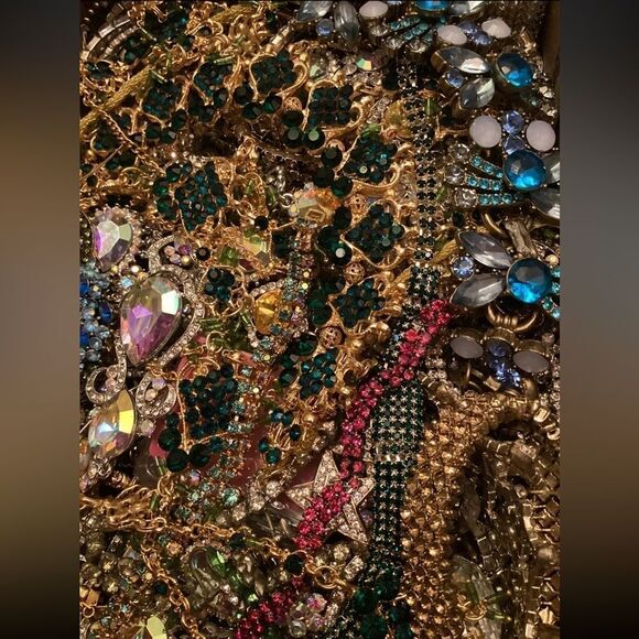 HUGE 4 LBS Vintage Now Jewelry Lot- MASSIVE Inventory PREMIUM MYSTERY BOX - Picture 6 of 12